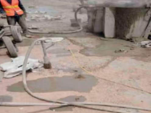 北镇水泥混凝土路面板底注浆技术 路面脱空注浆整治方案