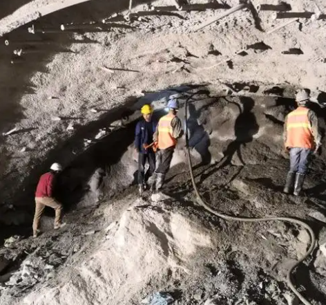 北镇拱顶带模注浆料的施工流程及注意事项